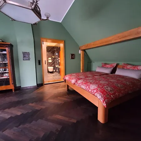 Gruenes Gold Am Leisberg Oda ve Kahvaltı 4*