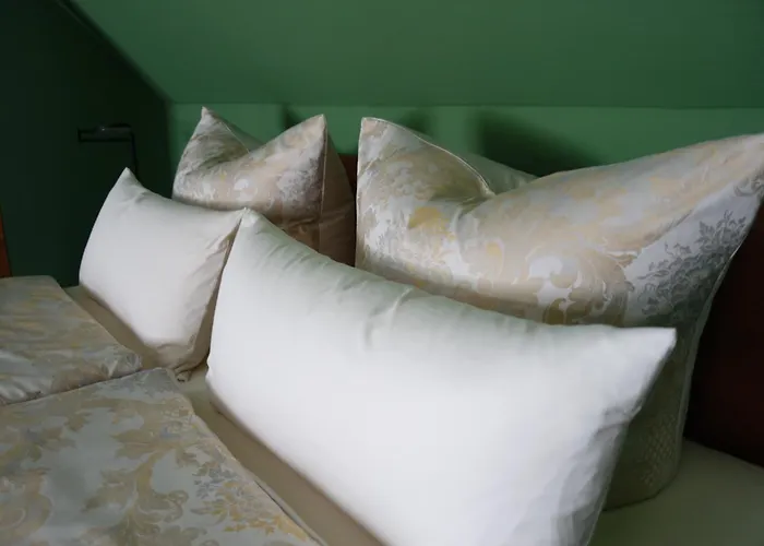 Gruenes Gold Am Leisberg Couette-café 4*